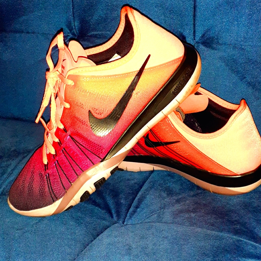 Women's NIKE Running Shoes size 7.5